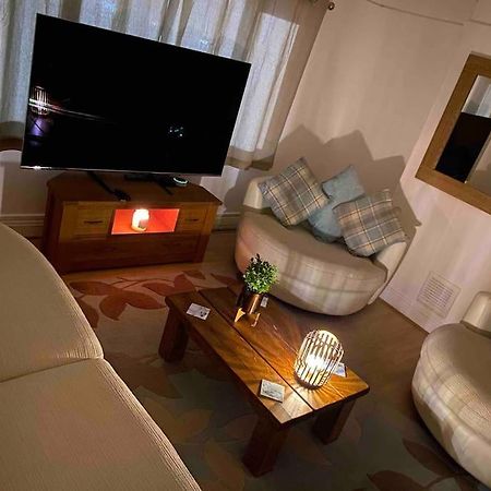 Spacious 2 Bed Apartment, Close To Village Shops คาร์ดิฟฟ์ ภายนอก รูปภาพ