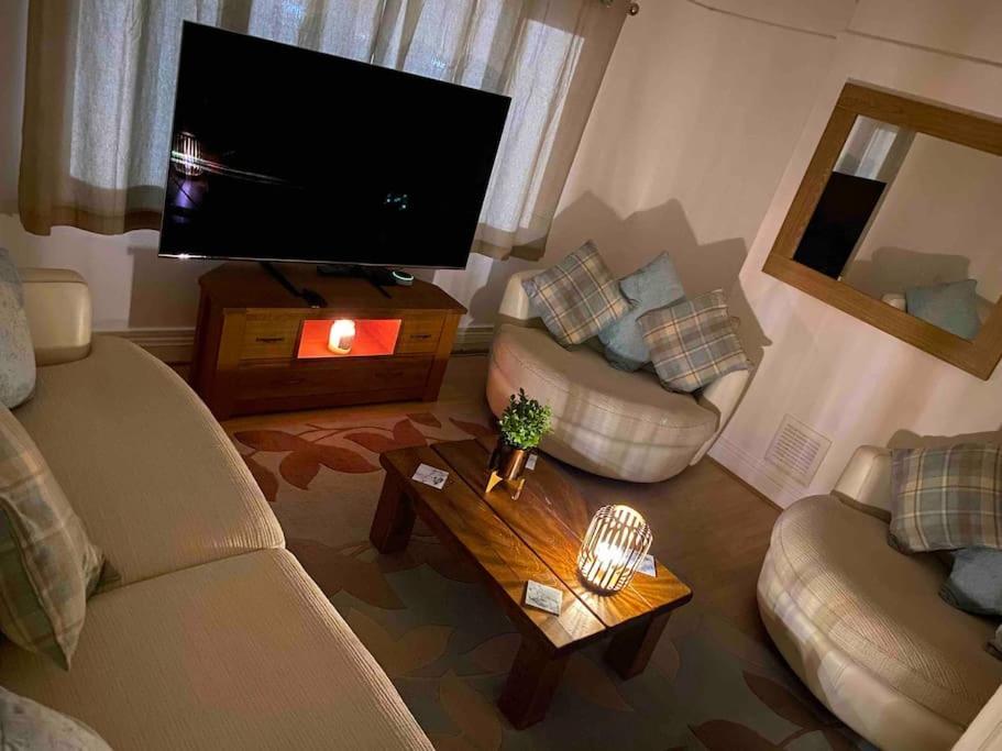 Spacious 2 Bed Apartment, Close To Village Shops คาร์ดิฟฟ์ ภายนอก รูปภาพ