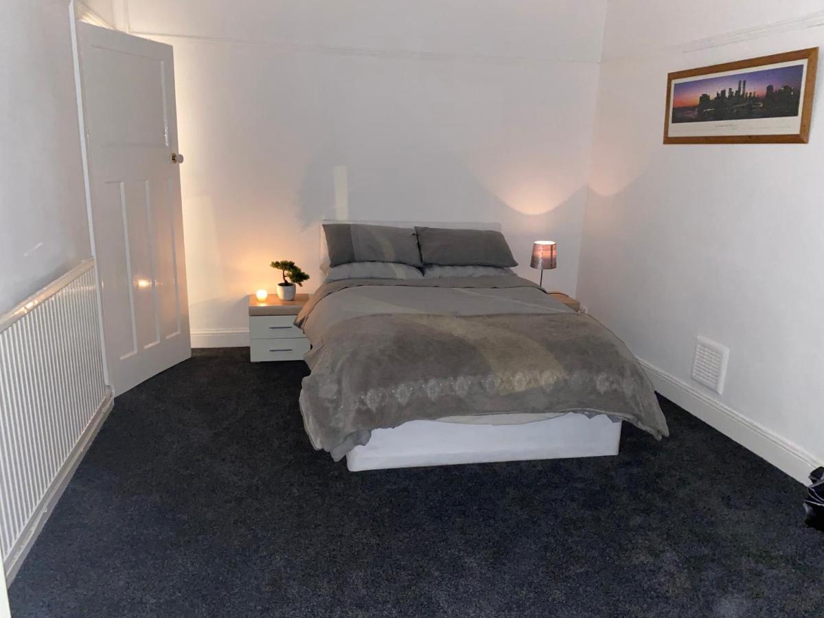 Spacious 2 Bed Apartment, Close To Village Shops คาร์ดิฟฟ์ ภายนอก รูปภาพ