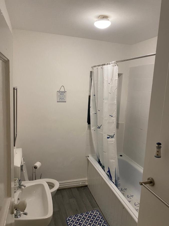 Spacious 2 Bed Apartment, Close To Village Shops คาร์ดิฟฟ์ ภายนอก รูปภาพ